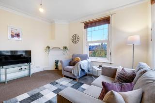 3 Bedroom and 1 Bathroom Apartment in Mountfield with Parking - Londra - 9