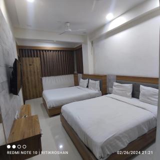 hotel bhavya - Ahmedabad - 4