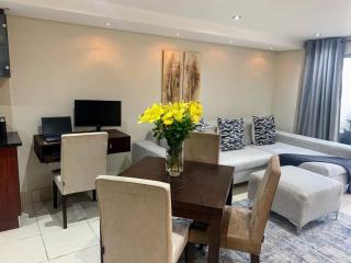 2 Bedroom Mosselbay Holiday Apartment with Gas and Patio Braai - Mossel Bay - 3