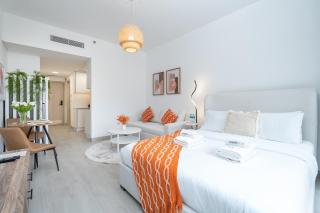 Bright & Modern Studio in JVC - Dubai - 4