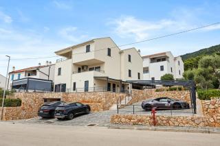 Crepsa Paradise with Jacuzzi - Couple Getaway - Cres - 4