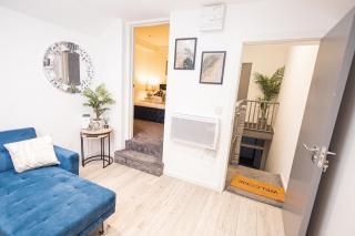 Quaint 3BR l Market St Watford l Sleeps 8 - Watford - 8