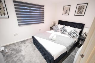 Quaint 3BR l Market St Watford l Sleeps 8 - Watford - 0