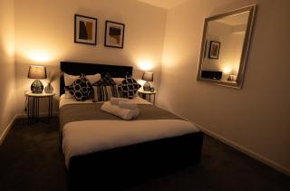 Charming 3-Bedroom Watford Flat, Sleeps 8 - Market St - 9