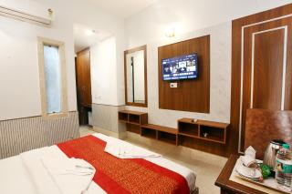 Hotel Taksh inn HHR, Karol Bagh, Metro Station - New Delhi - 6