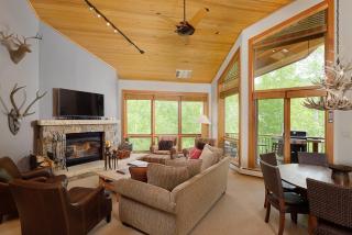 Contemporary Townhome with Ski-In Ski-Out Access by The Woodrun V Townhouses - 8