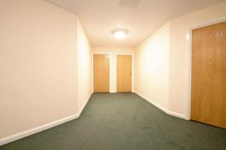 Central 2-bedroom flat - Executive living - Basingstoke - 3