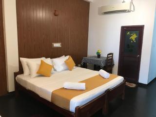 Sunray Beach House - Tangalle - 4