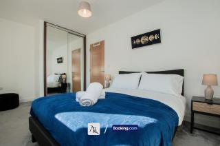 2 Bedroom House By AR Properties Short Lets & Serviced Accommodation Colchester with Garden - Colchester - 6