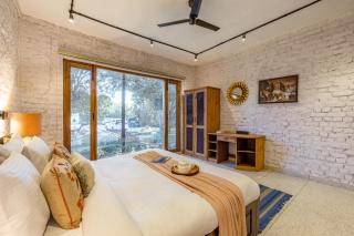 ELIVAAS Hidden Oasis 4BHK with Pool, Mud House & Container House - 8