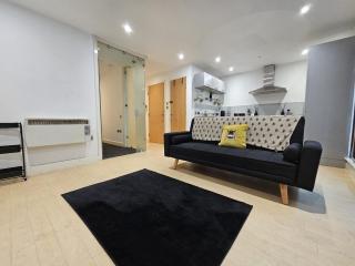 Bee Accommodations - NG1 Apartment - Nottingham - 1