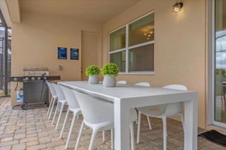 9 Bedrooms- 6,5 Bathrooms- Solara 2369 Sw - Davenport - 6