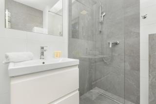 Nowoczesne i Komfortowe Apartamenty z widokiem na morze na 11 Piętrze w Gdańsku by Noclegi Renters - Danzig - 5