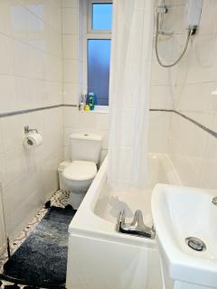 Hollinwood Immaculate Home - 6