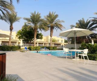 Backyard Bliss Villa in The Lakes 3BR plus maid's room - Dubai - 8