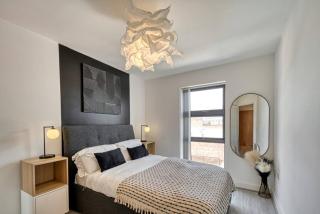 Modern 2-Bed Flat with WiFi Near Central Birmingham - 1