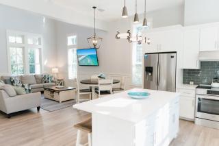 Walk to Beach 2 Shared Pools Enclosed Porch Bikes 30A Hideaway by AvantStay - Santa Rosa Beach - 8