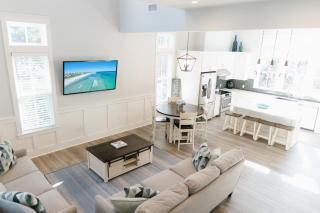 Walk to Beach 2 Shared Pools Enclosed Porch Bikes 30A Hideaway by AvantStay - Santa Rosa Beach - 5