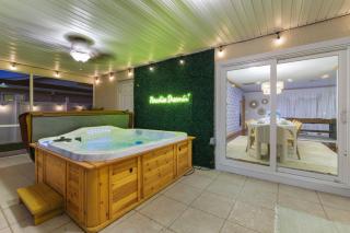 5 Br Tiki Bar Retreat Pool Hot Tub Putt Putt Games - 1