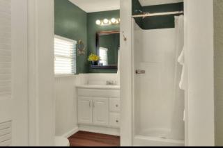 Charming, cozy, one bedroom apartment - 7