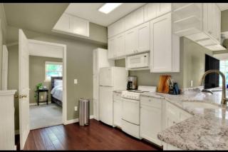 Charming, cozy, one bedroom apartment - 5