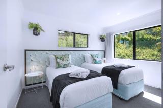 Central, Modern with Japanese Flair - By KOSH BNB - Hamilton - 4