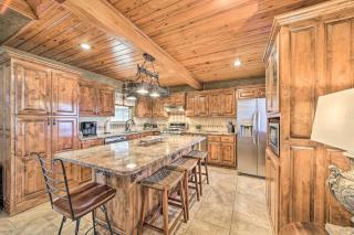 Lakeside Haven with Sandy Beach, Sleeps 12, 3 Bath - Texanna - 4