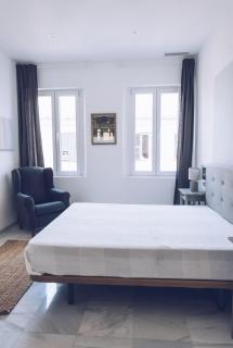 Stunning 2-BR Apartment in The Nook with Lift Access and Prime Central Location - 2