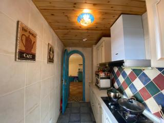 Jessica's Mediterranean Apartment - 3