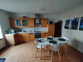 gemütliches Ferienhaus mit Kamin - Holiday and Nature Wallendorf - 7