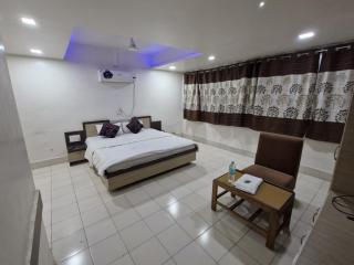 Hotel Paradise - Jamnagar - 1