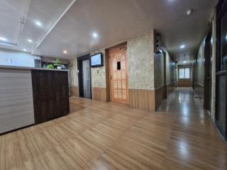 Hotel Paradise - Jamnagar - 1