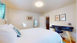 Sunny Riverside Apt Near MIT, Harvard & Red Line - 3