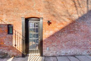 Walk to Waterfront Chic Hudson Valley Garden Apt - Kingston - 8