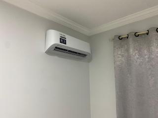 Ap novo e climatizado no centro com ótima localização na avenida principal - Piratuba - 6