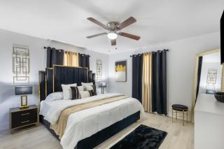 Spacious 4BR Getaway Near Beach with Pool & BBQ - Naples - 9