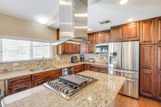 Convenience By the River Bullhead City Townhome! - 9