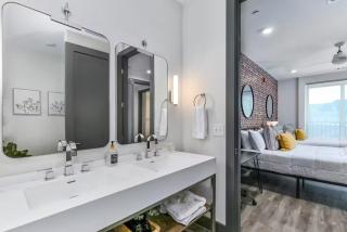 Nashville Oasis at The Muse Modern 2BR with Balcony Rooftop Views - Nashville - 4
