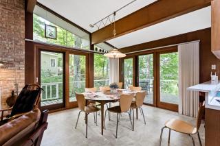 Experience comfort at Graceland, a charming 3-bedroom house - 7