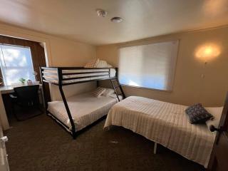 Cozy Gem King Bunk Beds Near Major Highways Sleep6 - Lincoln Park - 8