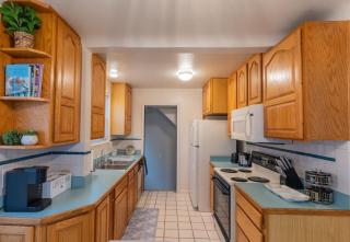 4 Bedroom 2 and a half bath that Sleeps 8 Near it all Ford Telegraph - Dearborn - 7