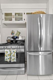 Cozy 4 Bedroom-Outdoor furniture- 2 bathrooms - 2