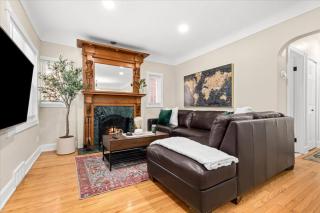 4 Bedroom 2 Bath Middle of it all Sleeps 8 - 1