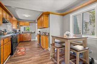 Cozy 3 Bedroom Near Airport And Downtown Detroit - Dearborn Heights - 1