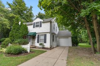 Newly Renovated in Historic Neighborhood Near DTW - Dearborn - 6