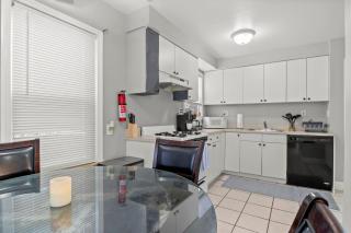 3 Bedroom Fenced Backyard Pets Welcome Sleeps 6 - Lincoln Park - 8