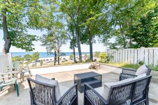 Beautiful Beach Cottage across from Park - Grand Haven - 9