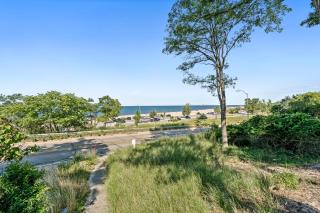 Beautiful Beach Cottage across from Park - Grand Haven - 7