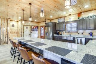 Hot Tub and Spectacular Views Sevierville Cabin - 6