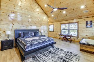 Hot Tub and Spectacular Views Sevierville Cabin - 1